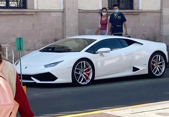 Alma Denisse la alcaldesa de MC que tiene un Lamborghini