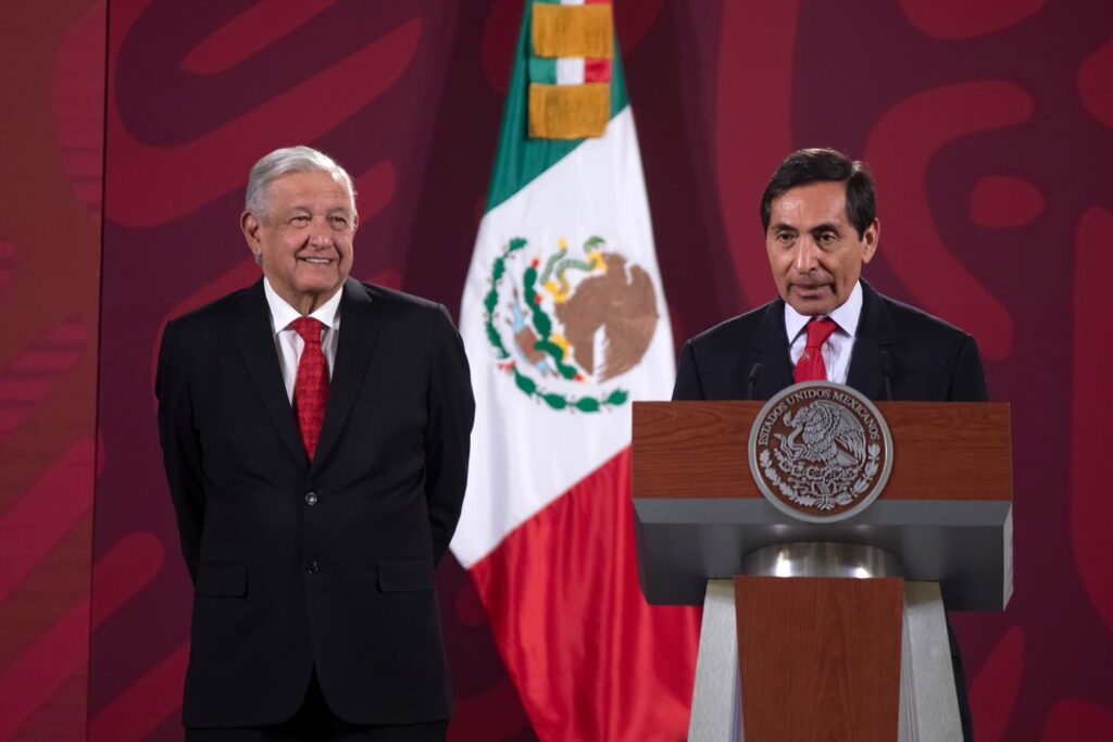 Gobierno de AMLO anuncia aumento salarial para maestros