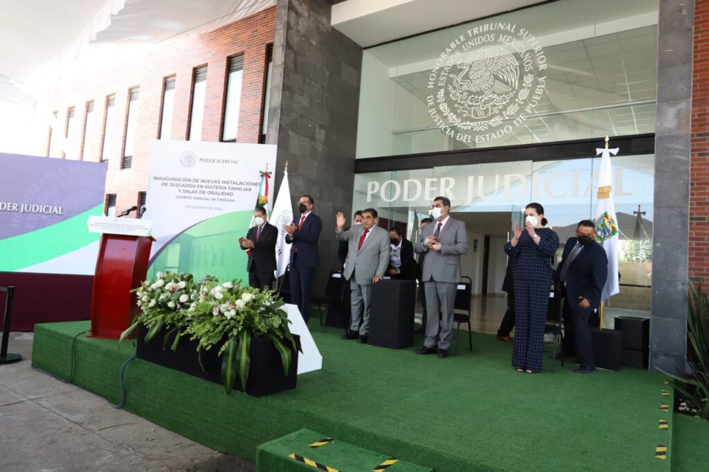 Héctor Sánchez entrega juzgados familiares en Cholula