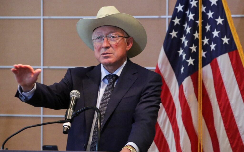 Hector Sanchez y Ken Salazar presentan las Guias Judiciales