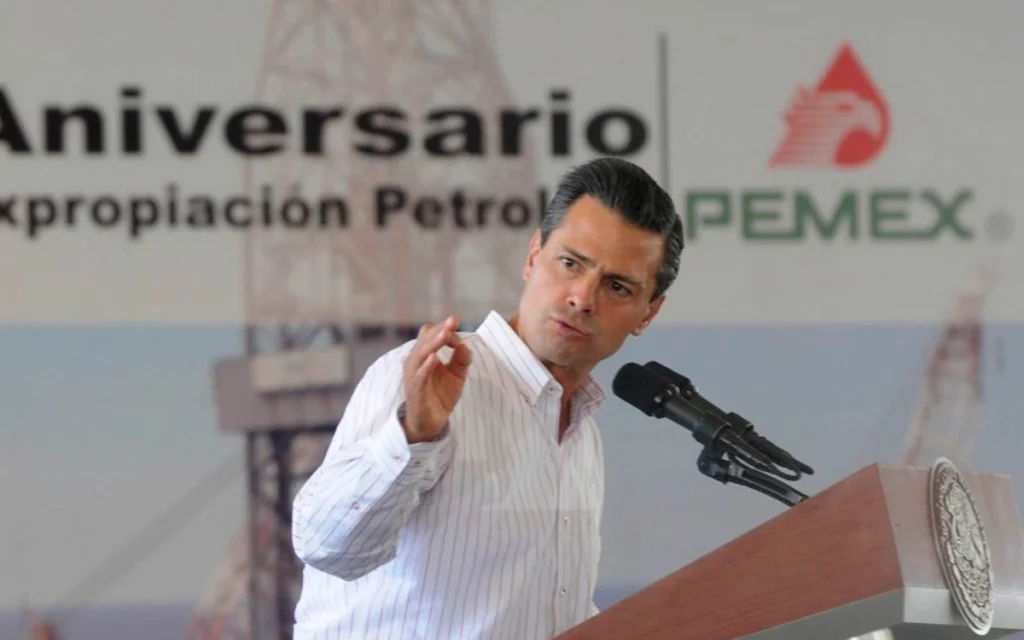 AMLO exhibe como Pena ofrecio entregar todo el petroleo a EU