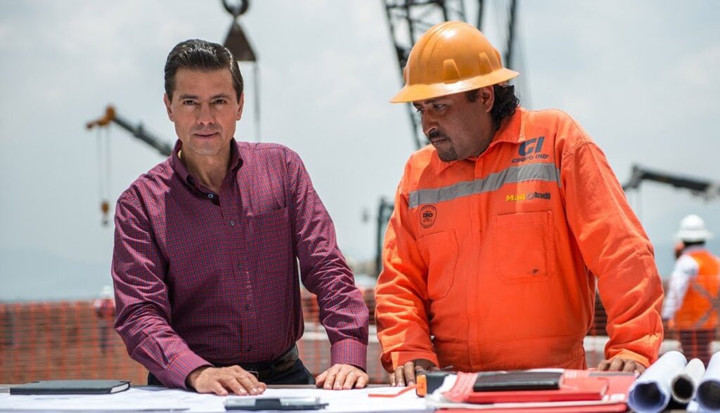 AMLO exhibe como Peña ofrecio entregar todo el petroleo a EU