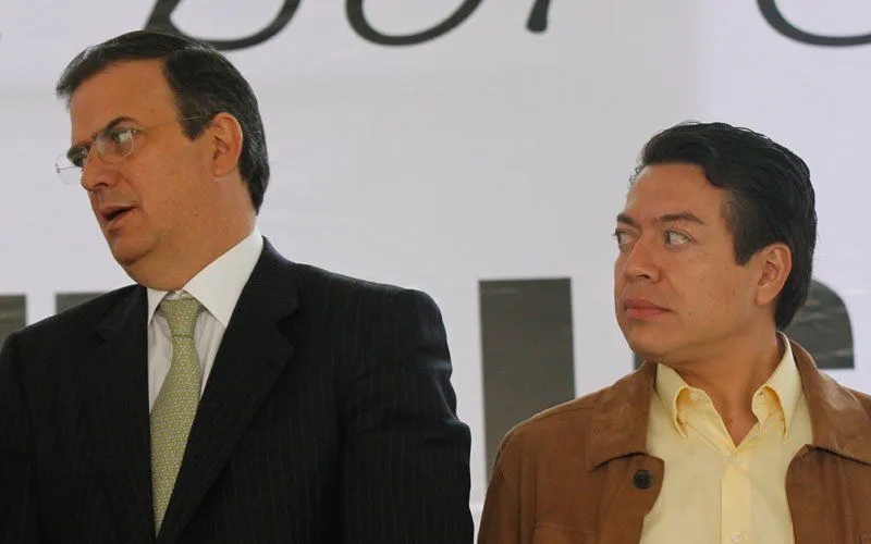 Ebrard y Delgado caminan en direccion contraria rumbo a 2024