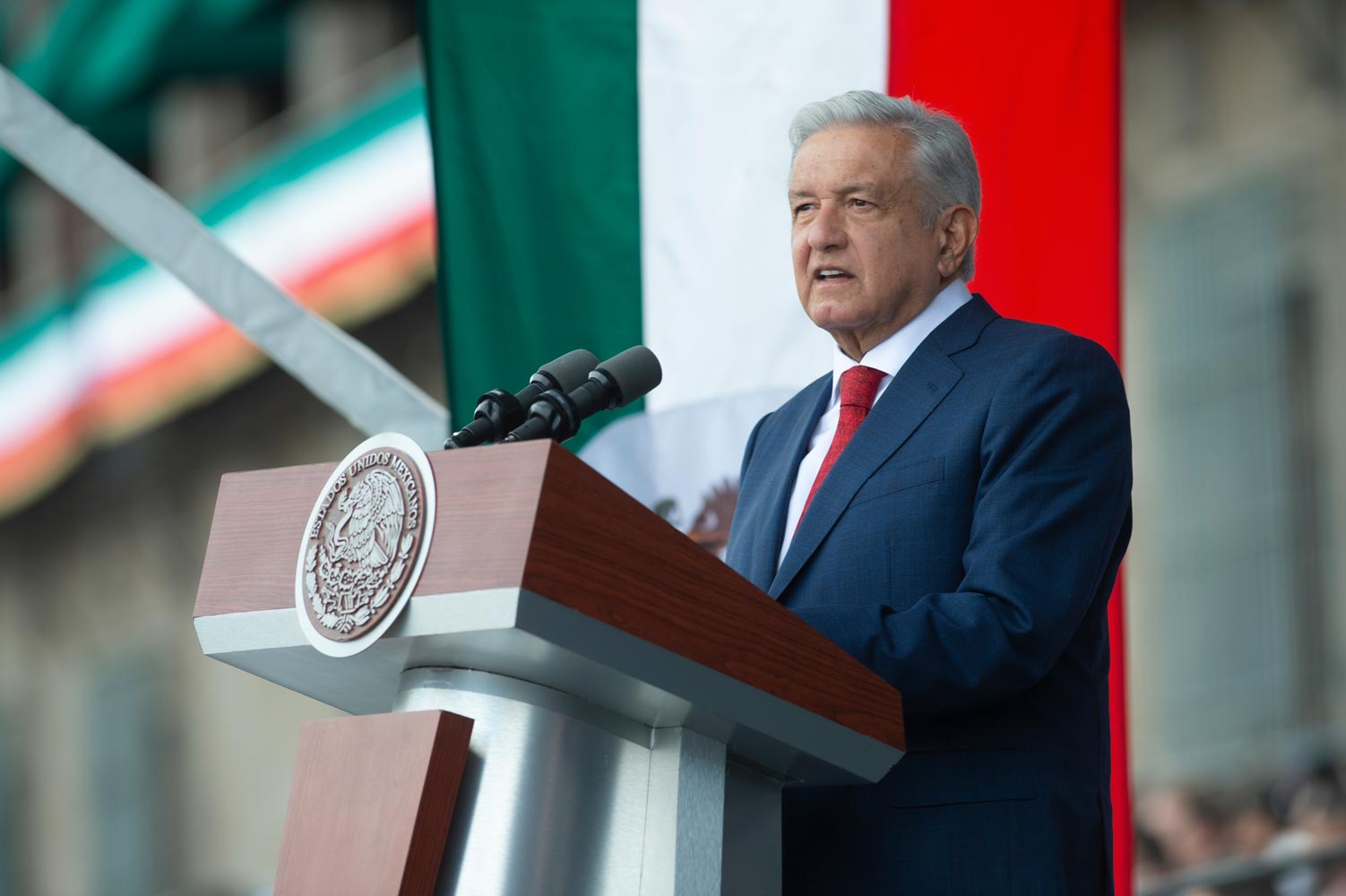 AMLO propone tregua para terminar guerra