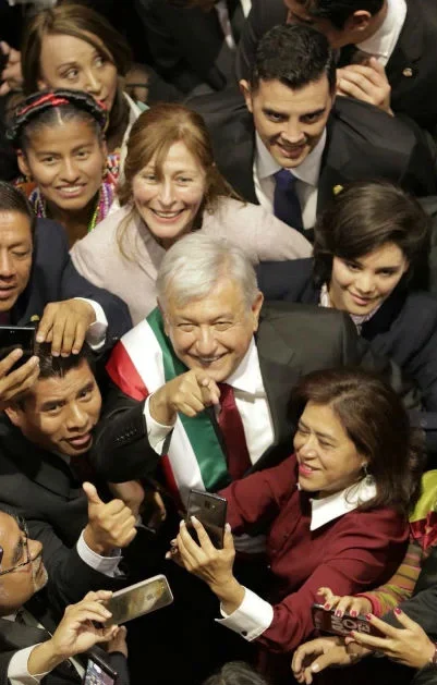 tatiana-y-amlo-toma-protesta