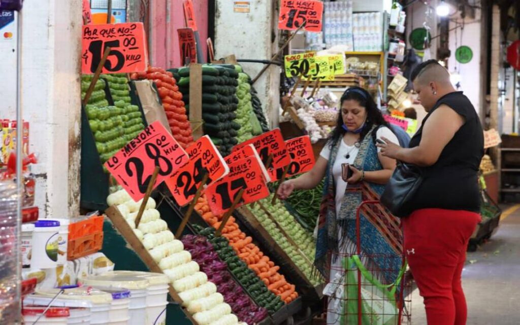 mexicanos-comprando-mercados