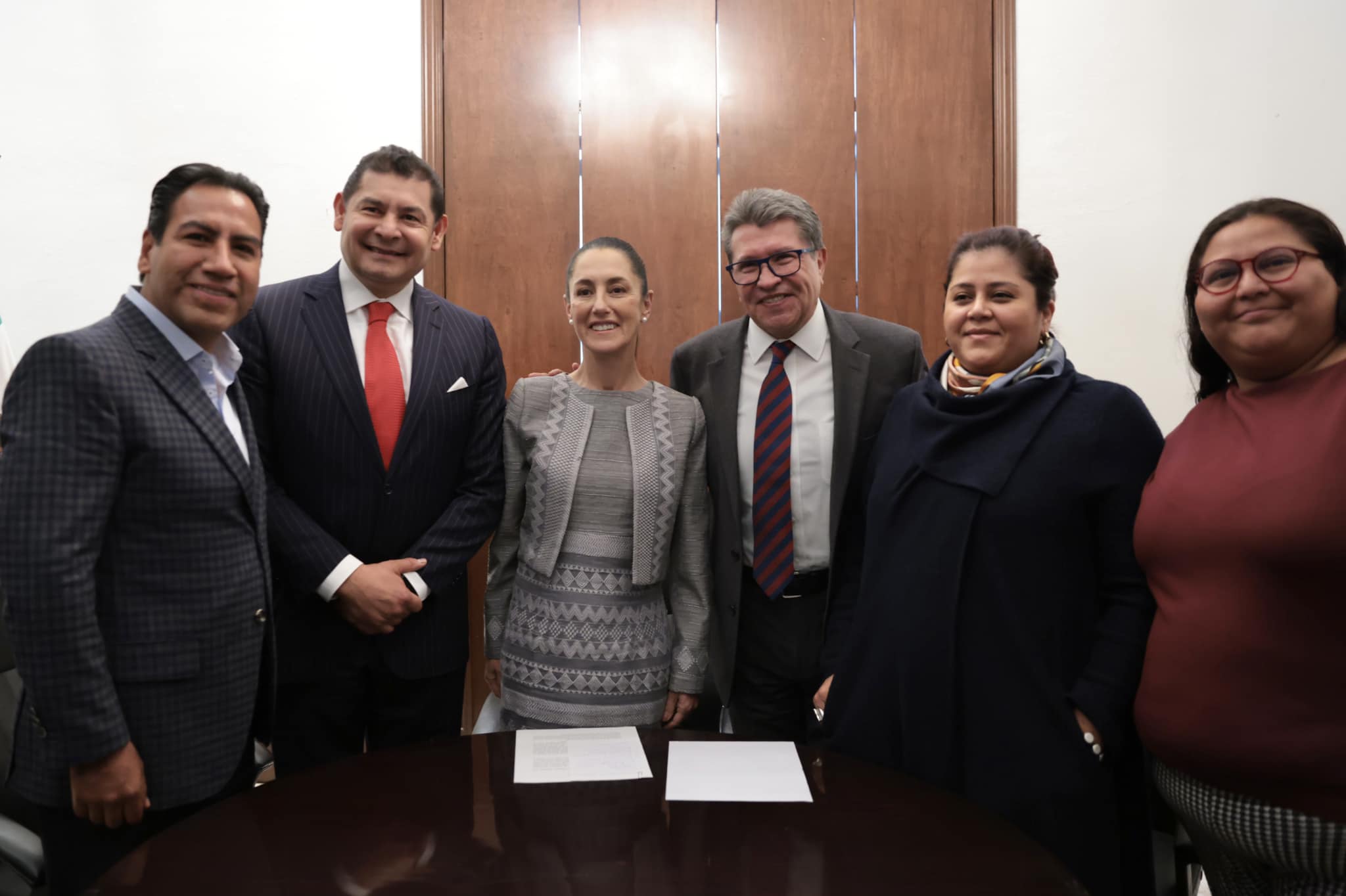 Sheinbaum recibe apoyo de legisladores de Morena, PT y PVEM