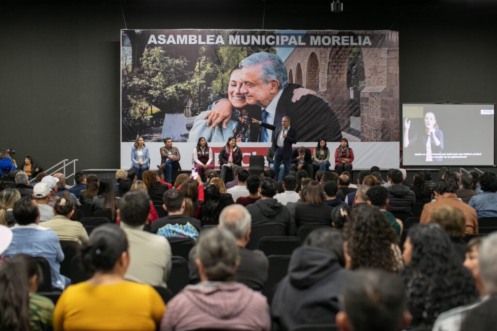 es-claudia-en-morelia-con Guadalupe Chavira