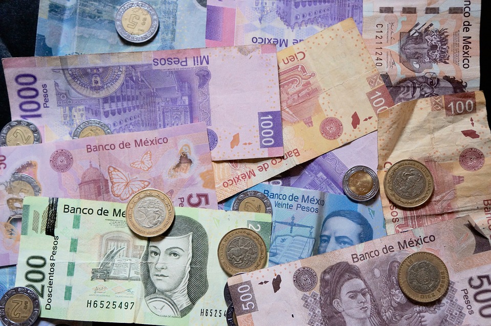 Peso mexicano rompe la barrera de los 19 pesos por dólar