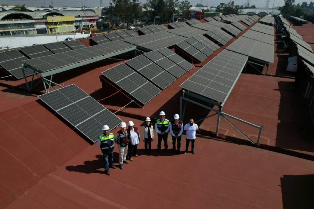 Sheinbaum visita Planta Fotovoltaica de la Central de Abasto