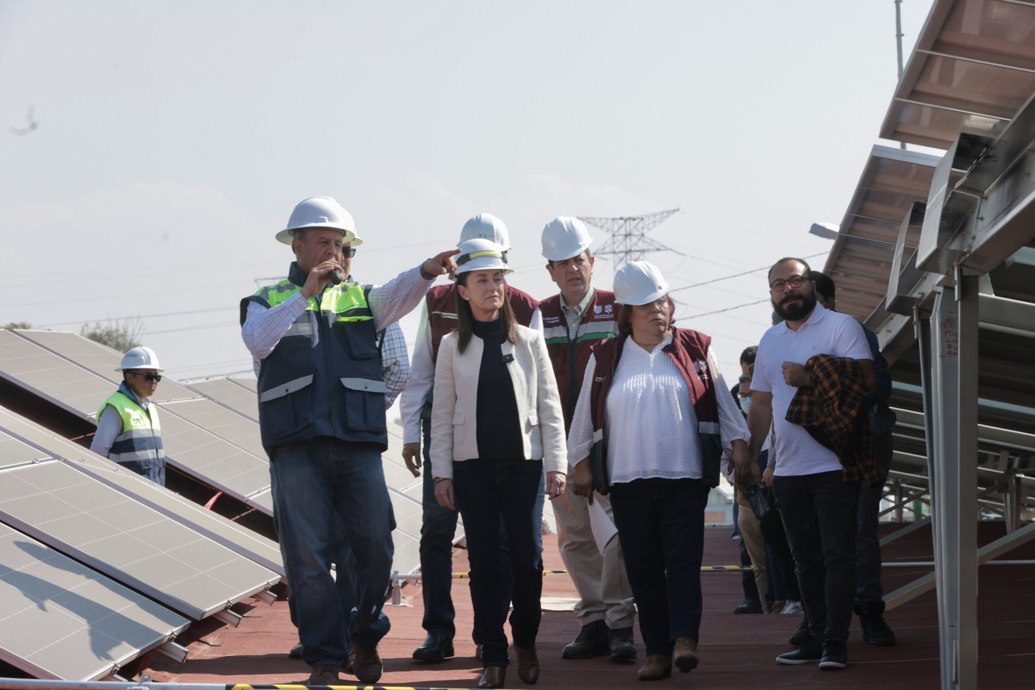 Sheinbaum visita Planta Fotovoltaica de la Central de Abasto