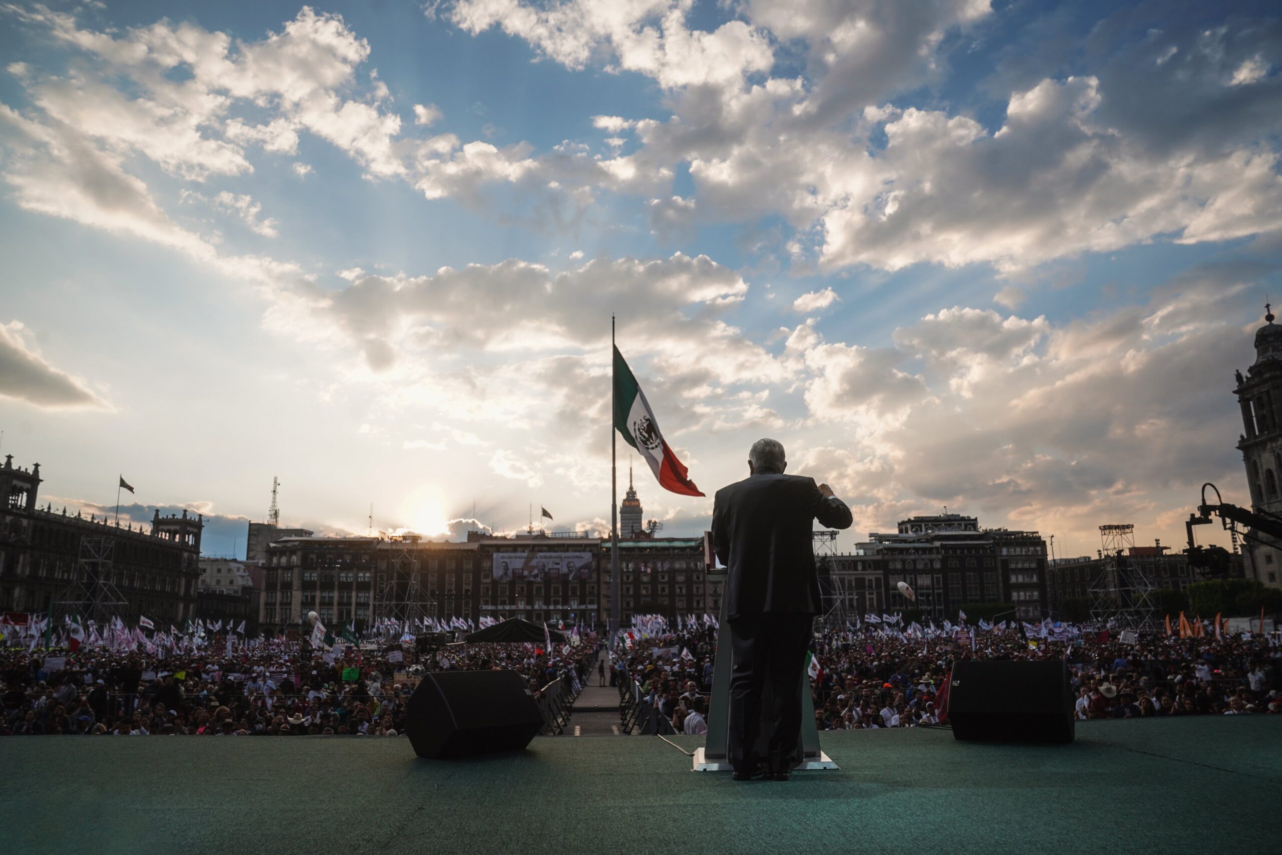 Presidente López Obrador en el zócalo durante la conmemoración de la expropiación petrolera