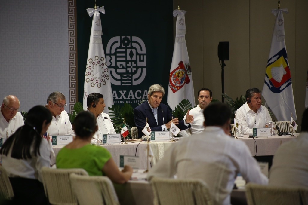 Kerry en la reunión con la Conago y Claudia Sheinbaum