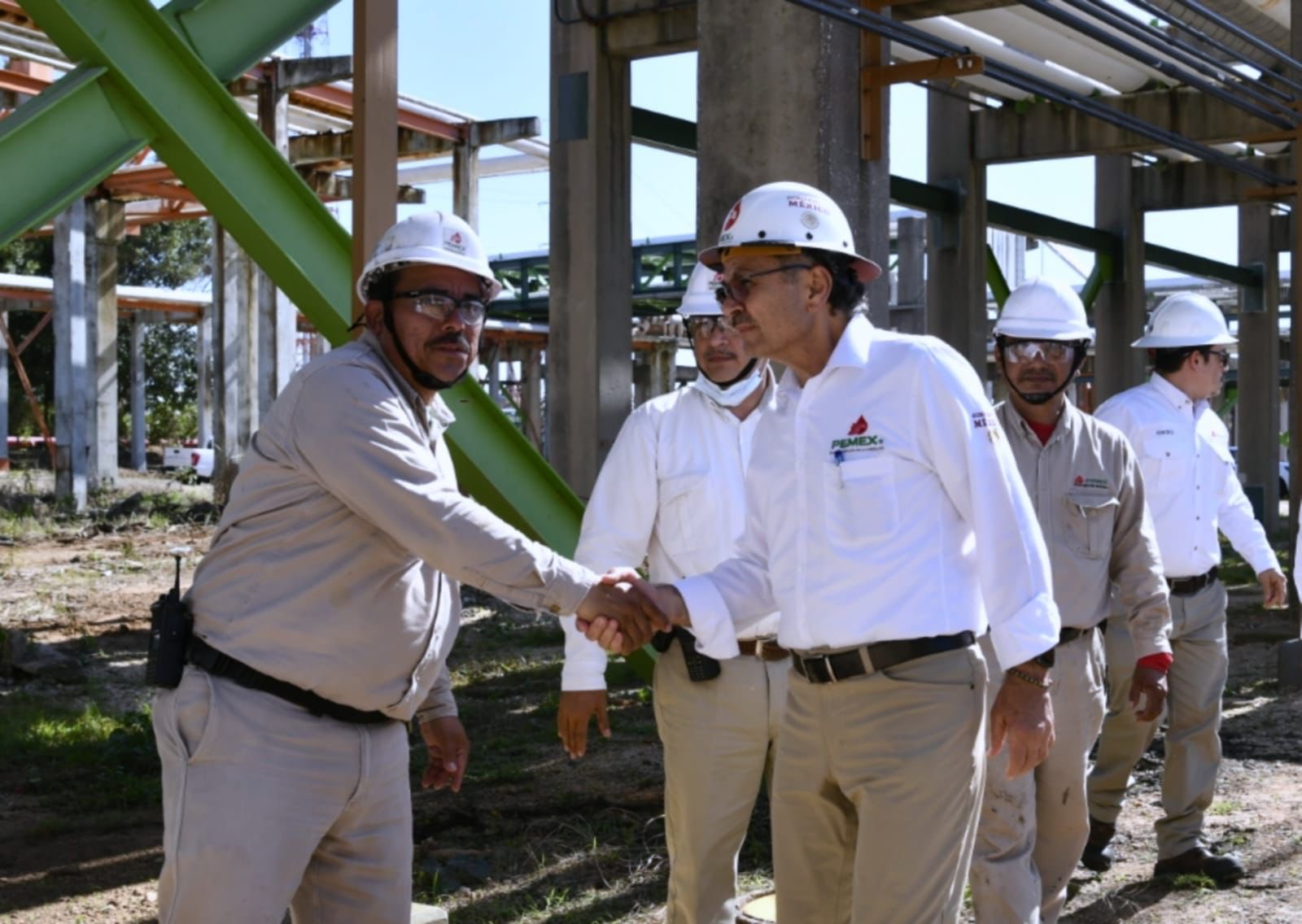 Octavio Romero y trabajadores de Pemex