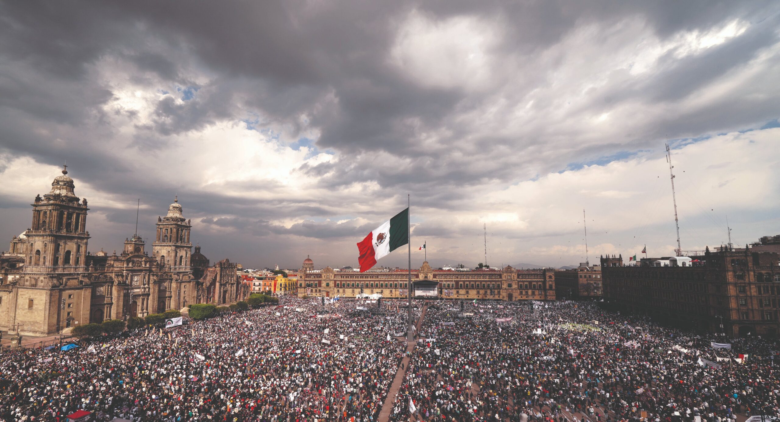 Presidente AMLO reunido en el zócalo capitalino para la conmemoración de la expropiación petrolera