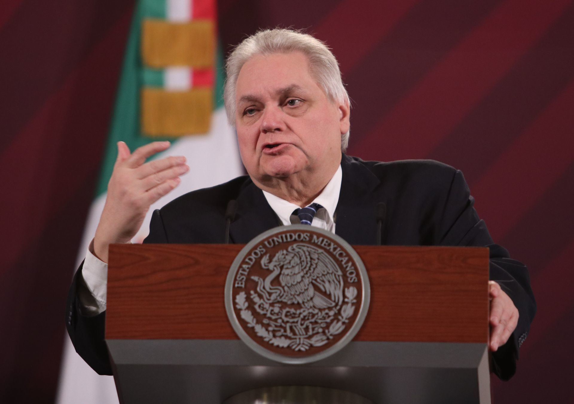 AMLO Carlos Bremer