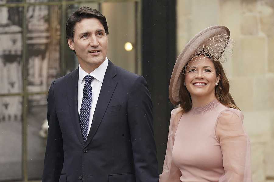 Justin y Sophie Trudeau en coronación de Carlos III