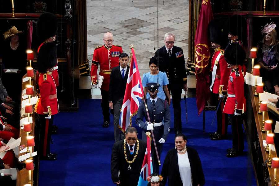 Primer Ministro y su esposa en Coronación de Carlos III