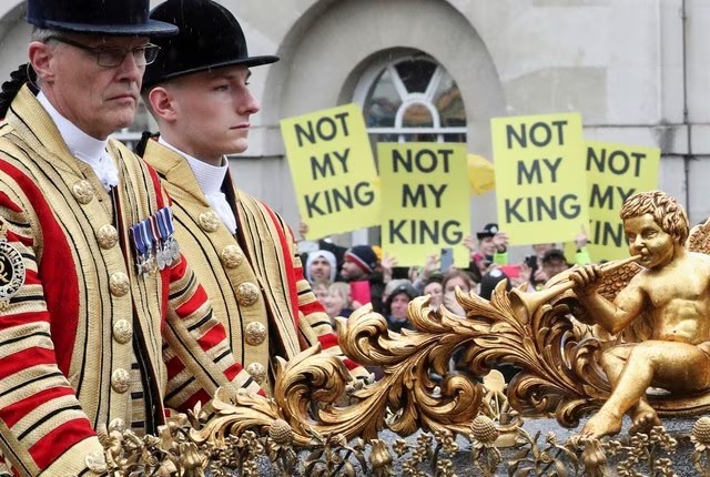 Protestas en coronación de Carlos III