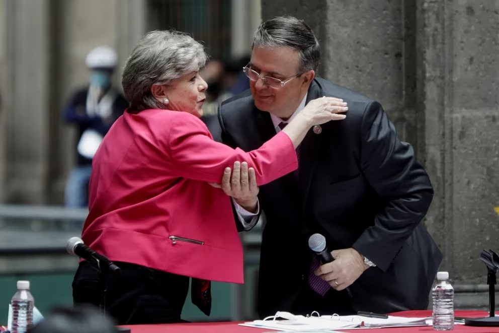 Ebrard y Alicia Bárcena