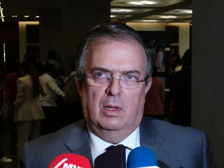 Marcelo Ebrard renuncia a la SRE
