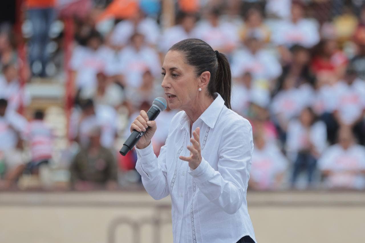 Claudia Sheinbaum destaca en cuatro encuestas políticas