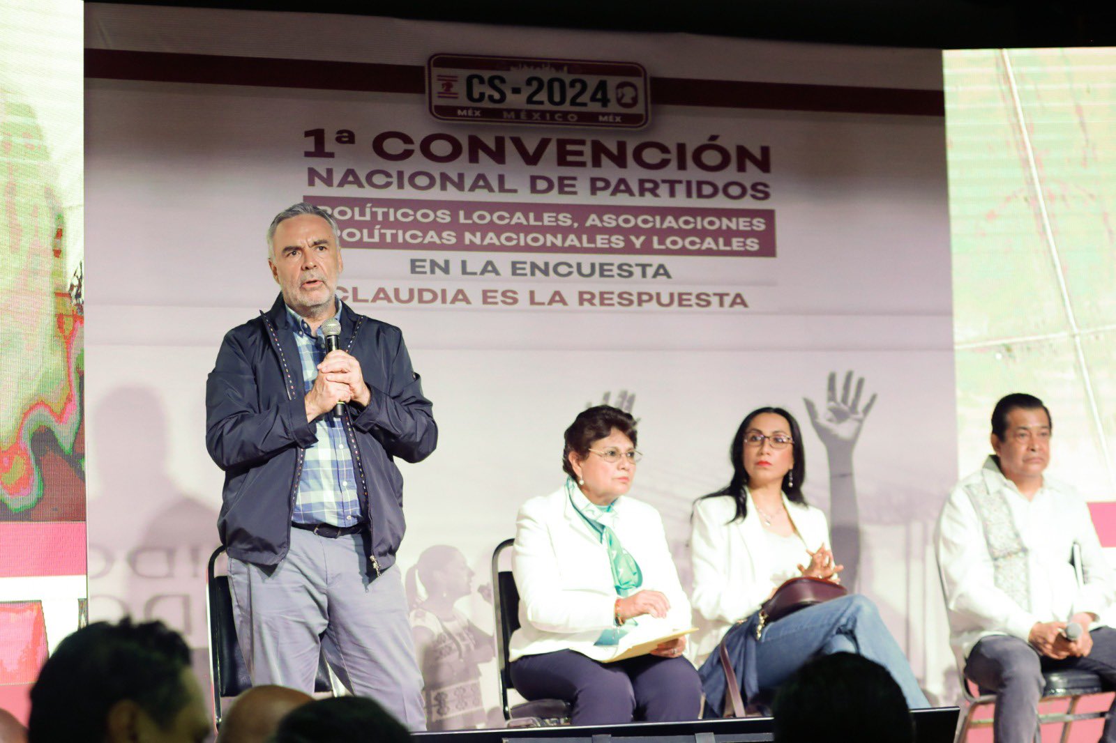 Ramírez Cuéllar en la convención de partidos locales 
