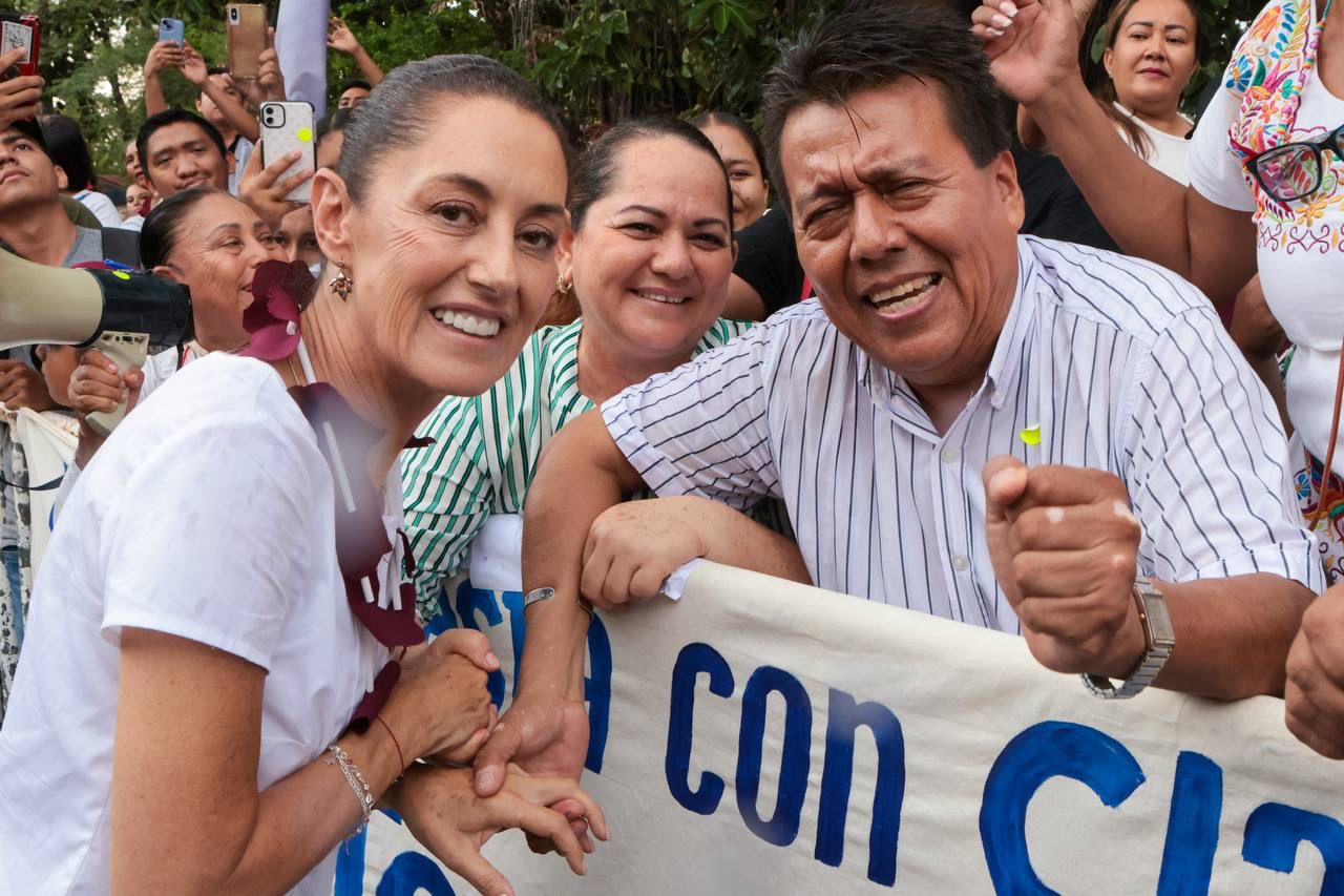 Sheinbaum con simpatizantes en Colima