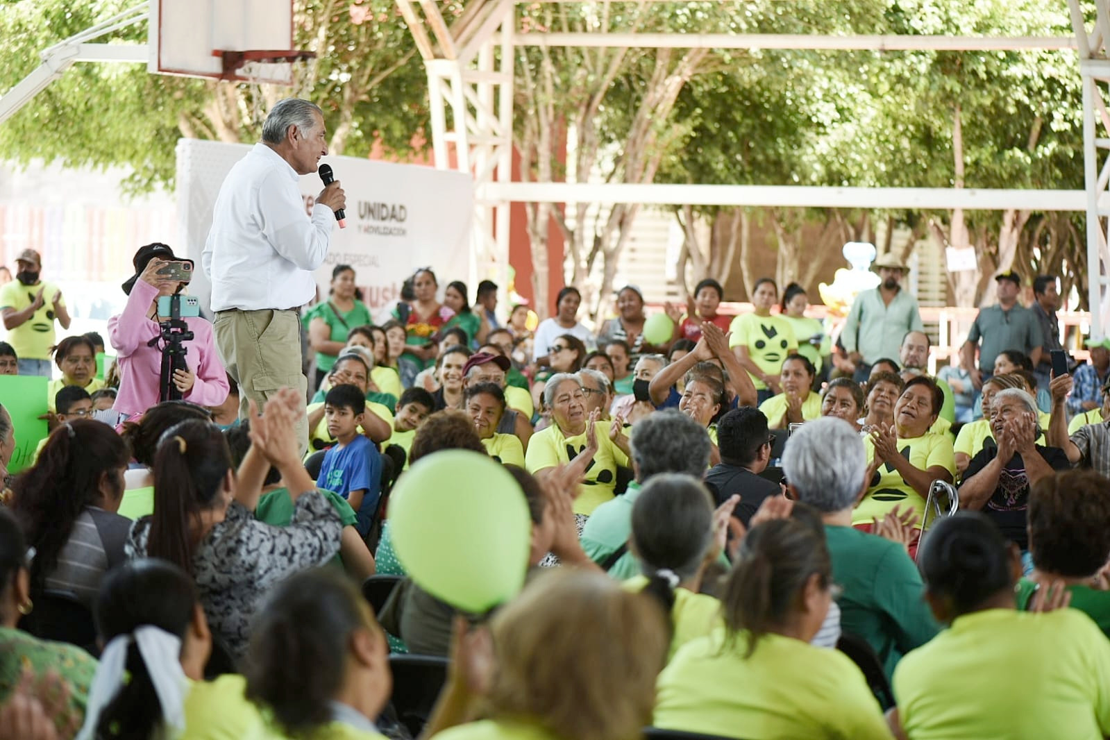 Adán Augusto critica encuestas