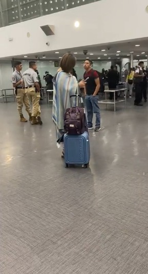 Xóchitl Gálvez en aeropuerto