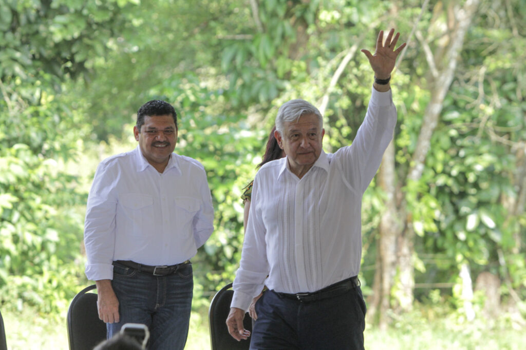 AMLO y Javier May