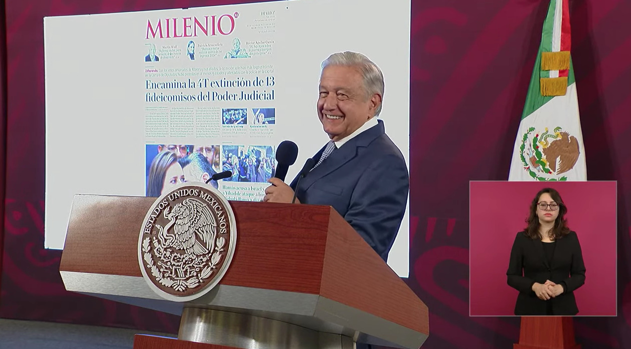 AMLO se burla de foto de Xóchitl y Alito Moreno