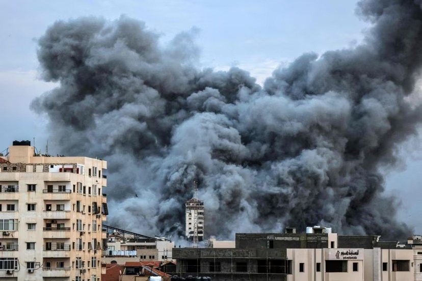 Israel responde con ataques aéreos a Hamás