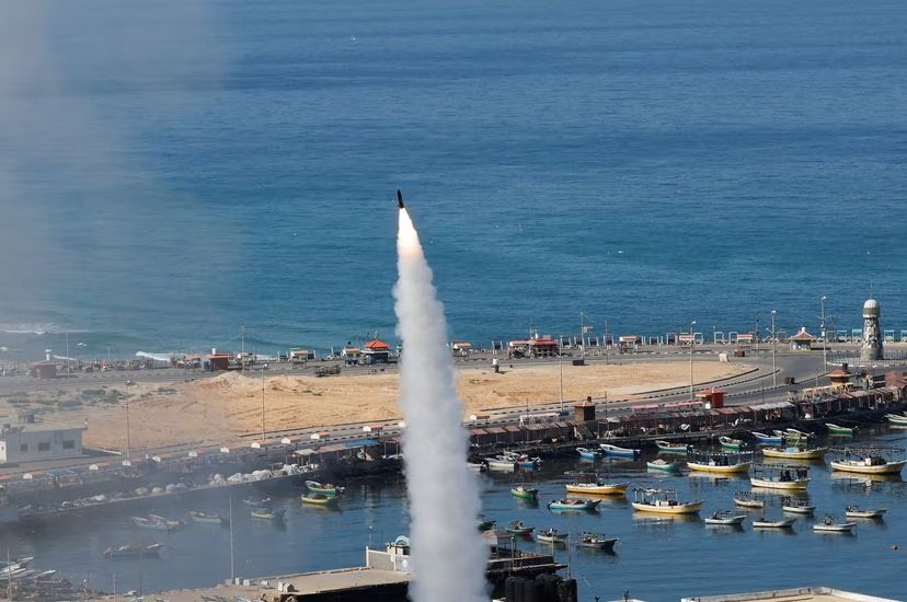 Misil lanzado desde la Franja de Gaza hacia Israel