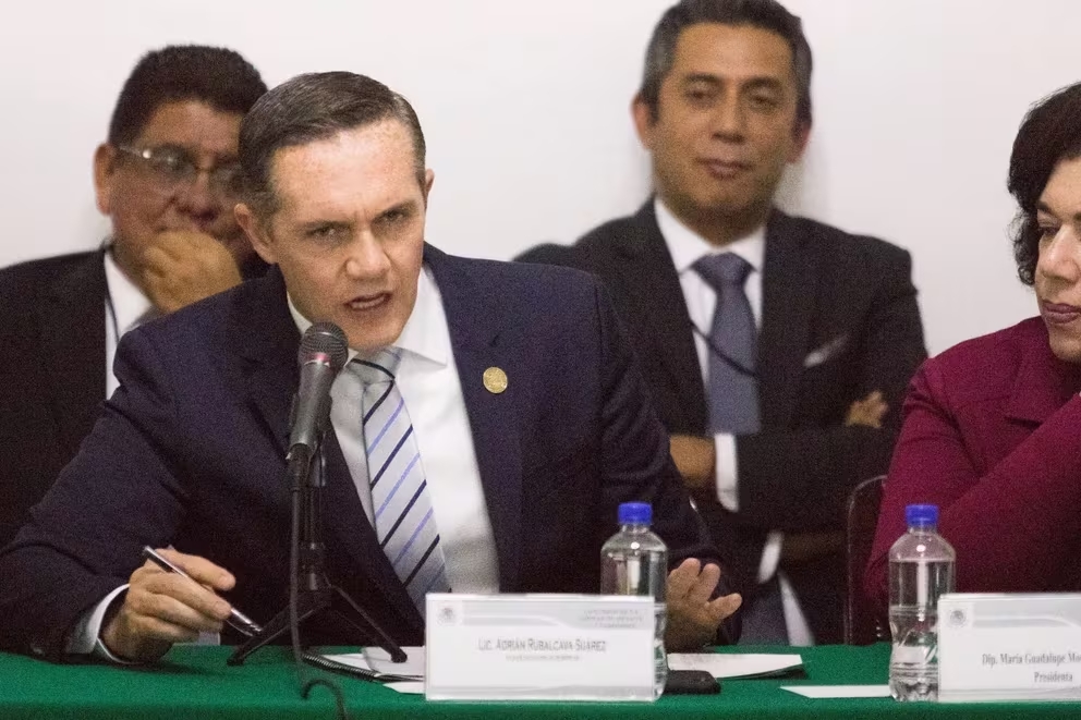 Adrián Rubalcava en conferencia