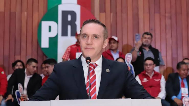 Adrián Rubalcava renuncia al PRI