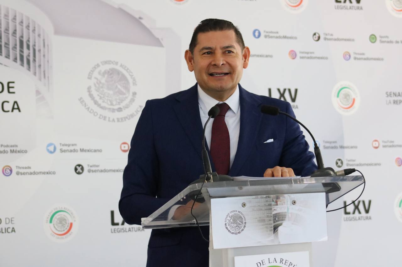 Alejrandro Armenta menciona que la red ferroviaria beneficiará a Puebla