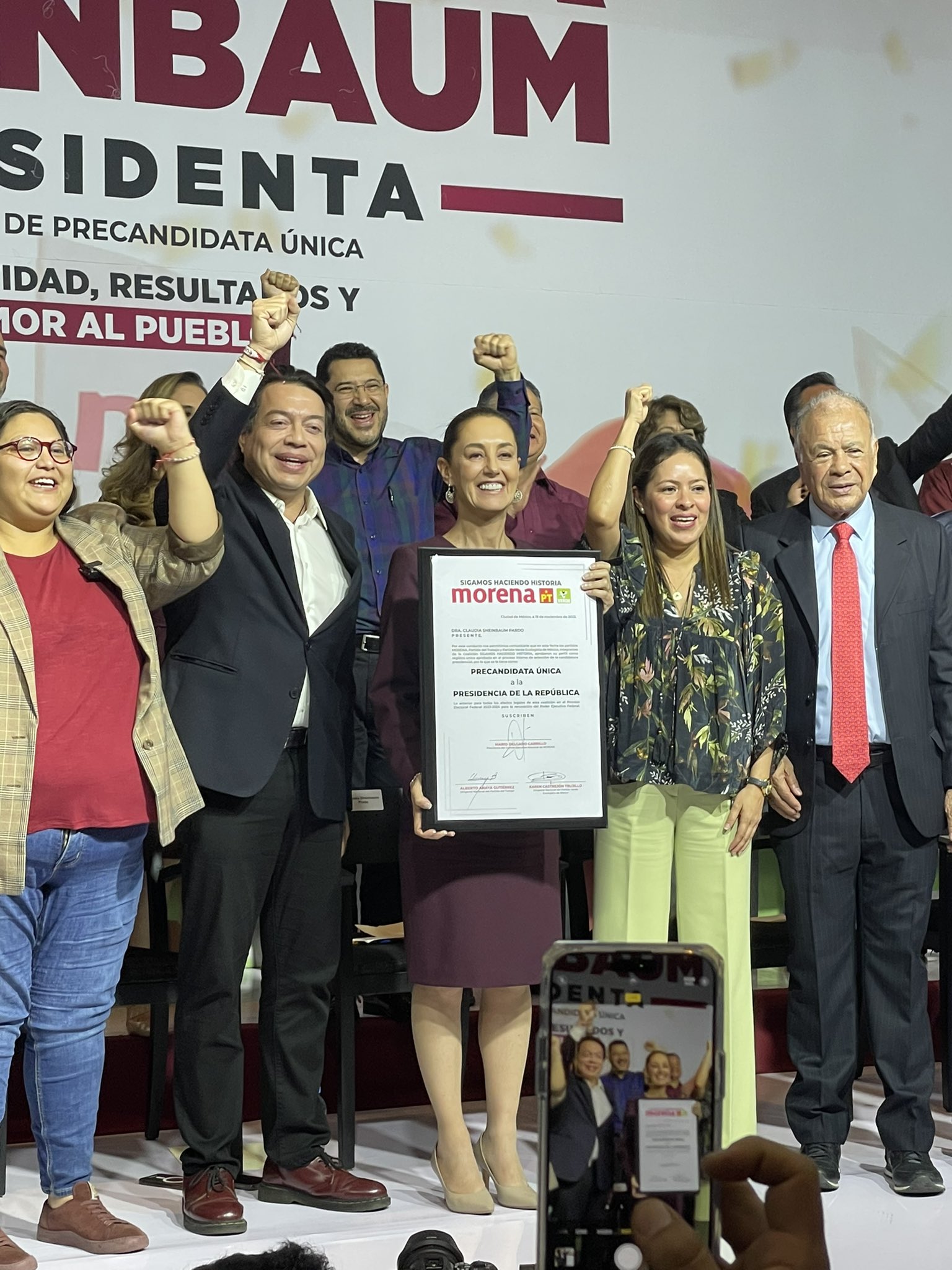 Sheinbaum recibe registro como precandidata de Morena a la presidencia 
