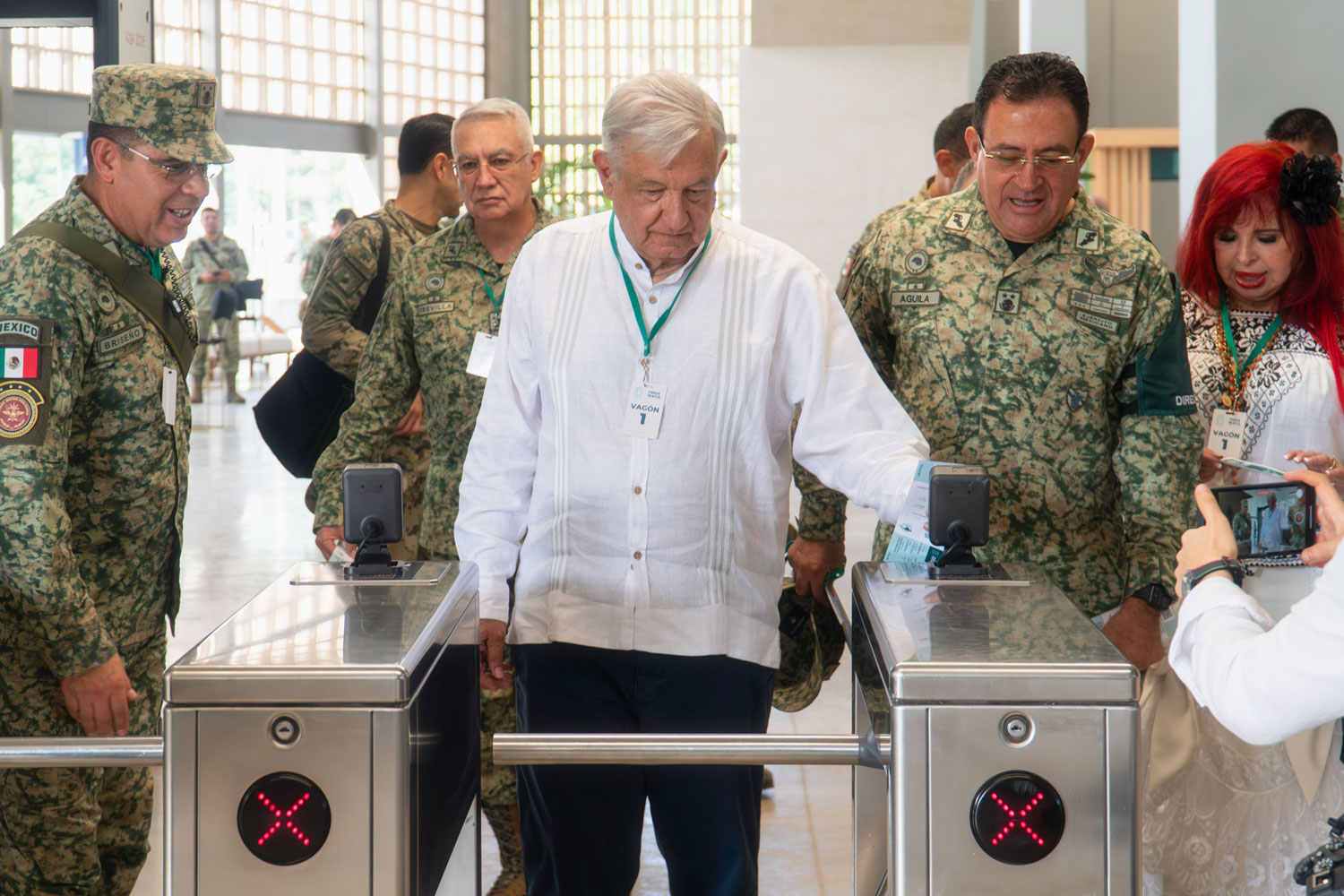 AMLO reconoce trabajo de civiles y militares en el Tren Maya