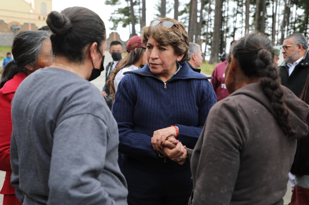 Delfina Gómez y ciudadanas