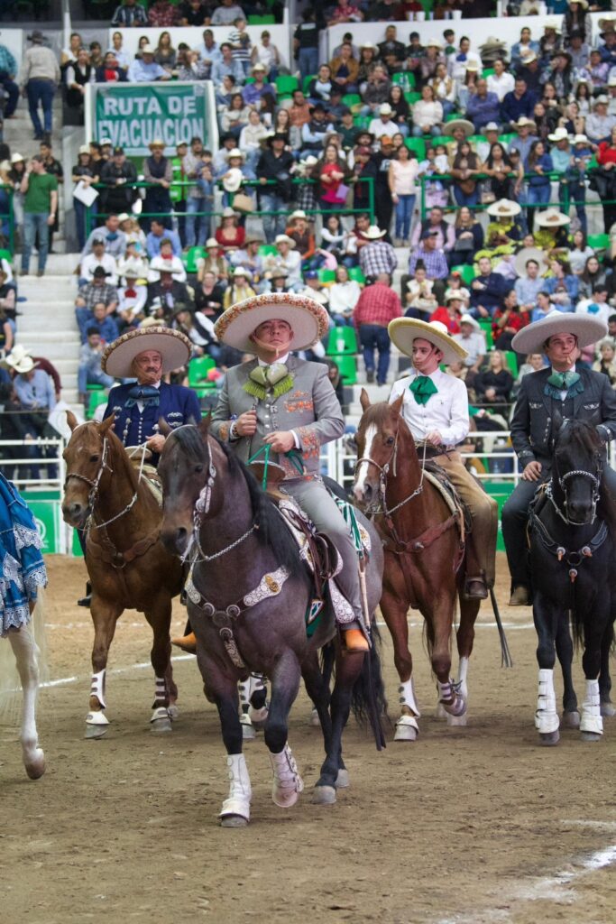 Ricardo Gallardo en torneo de charros