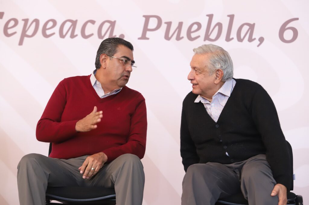 AMLO hablando co Céspedes Peregrina