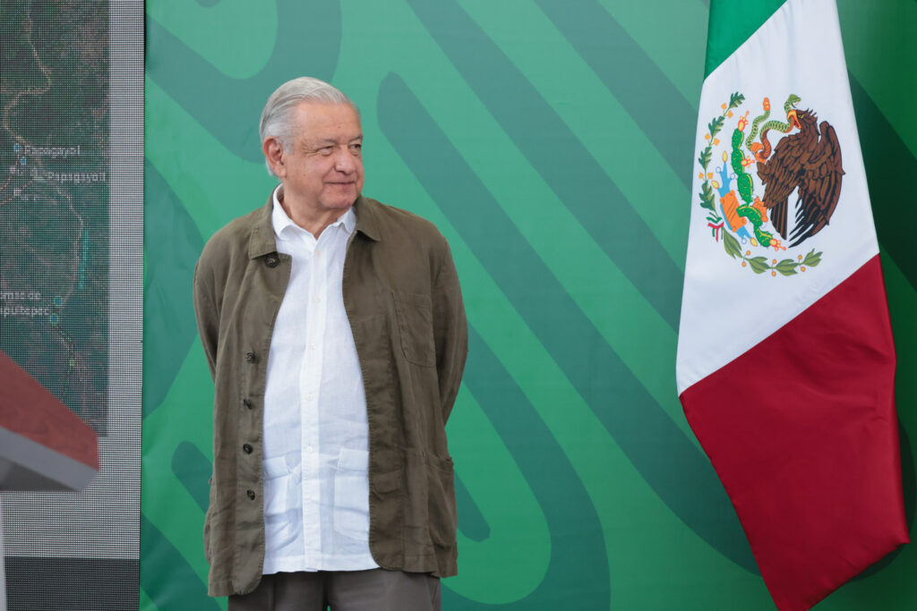 AMLO reta a Loret