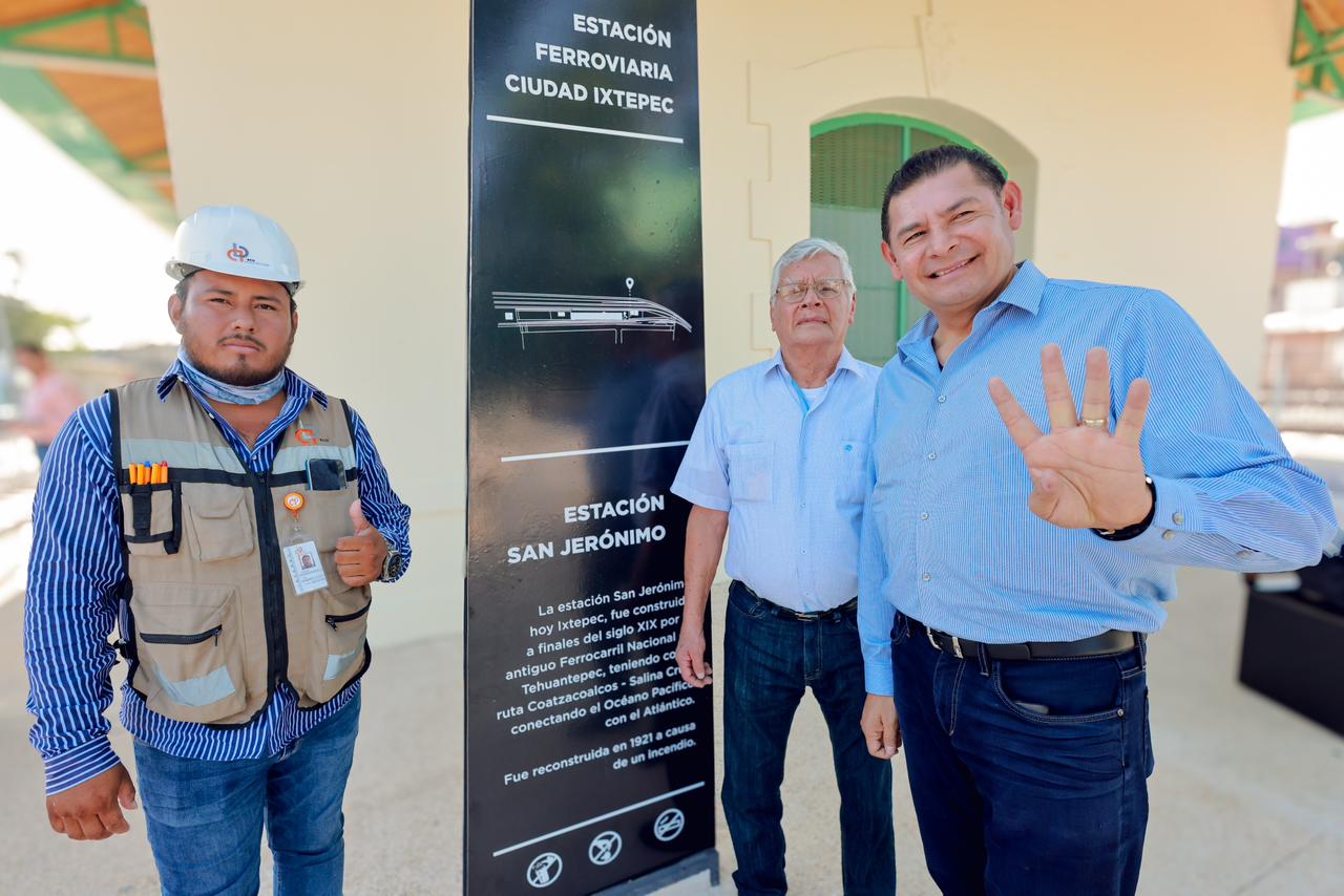 Armenta recorre el tren interoceánico con su padre