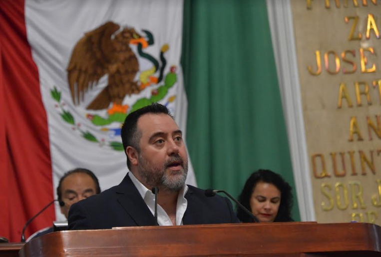 Presenten a Tonatiud González ante la Fiscalía de la CDMX