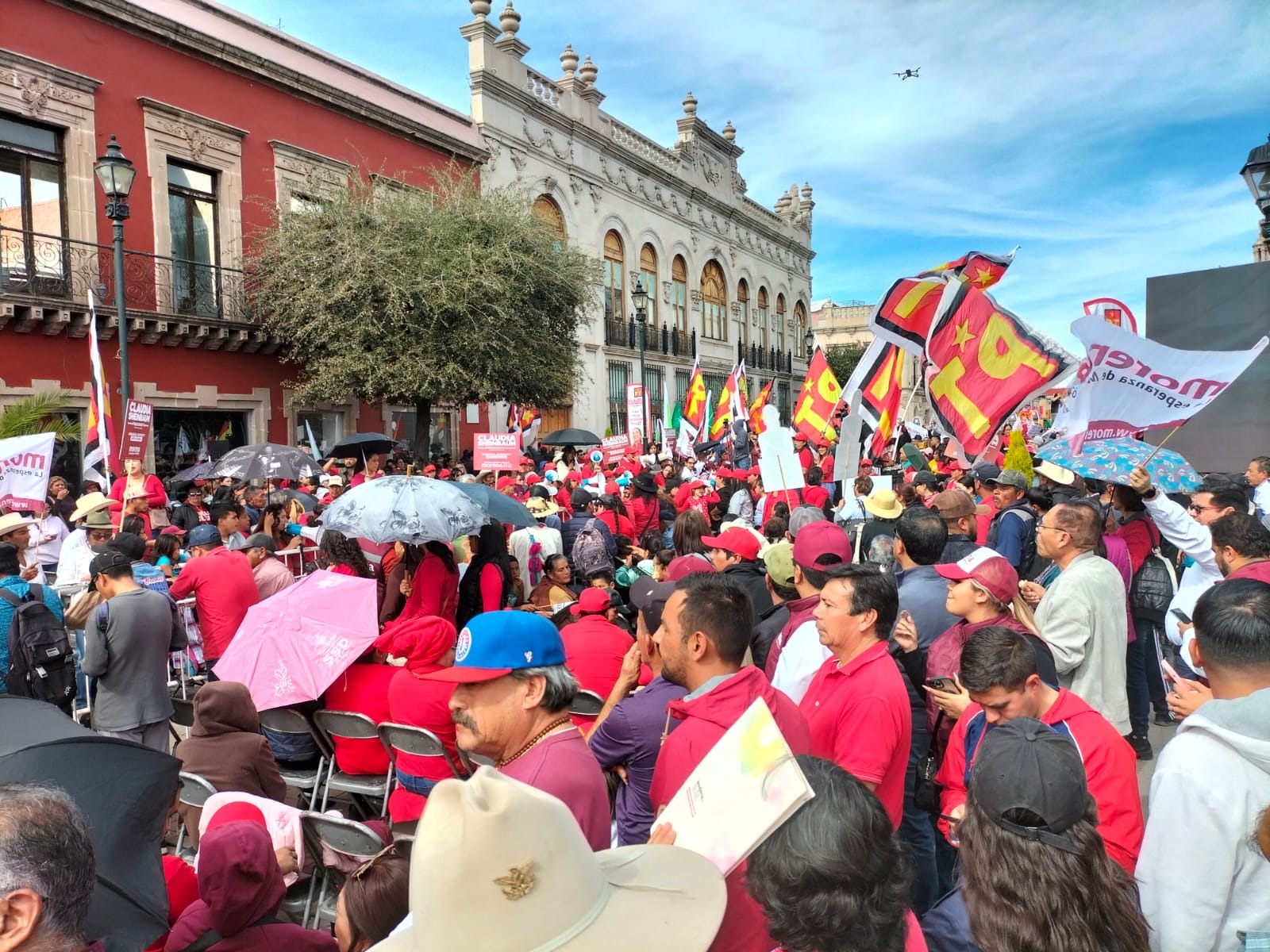 Sheinbaum critica participación de Córdova en marcha del INE