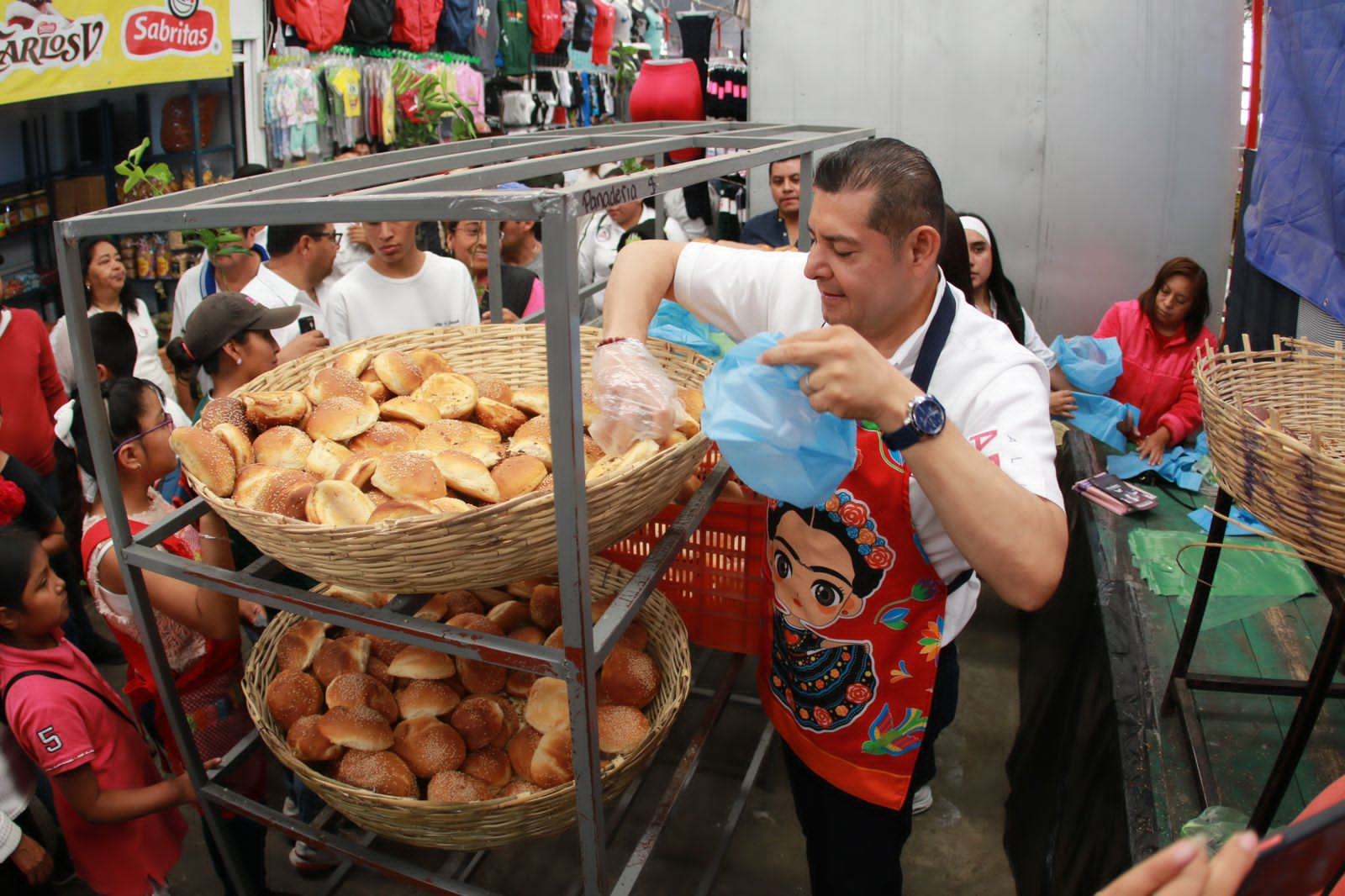 Armenta celebra aniversario de Tianguis de San Martín Texmelucan