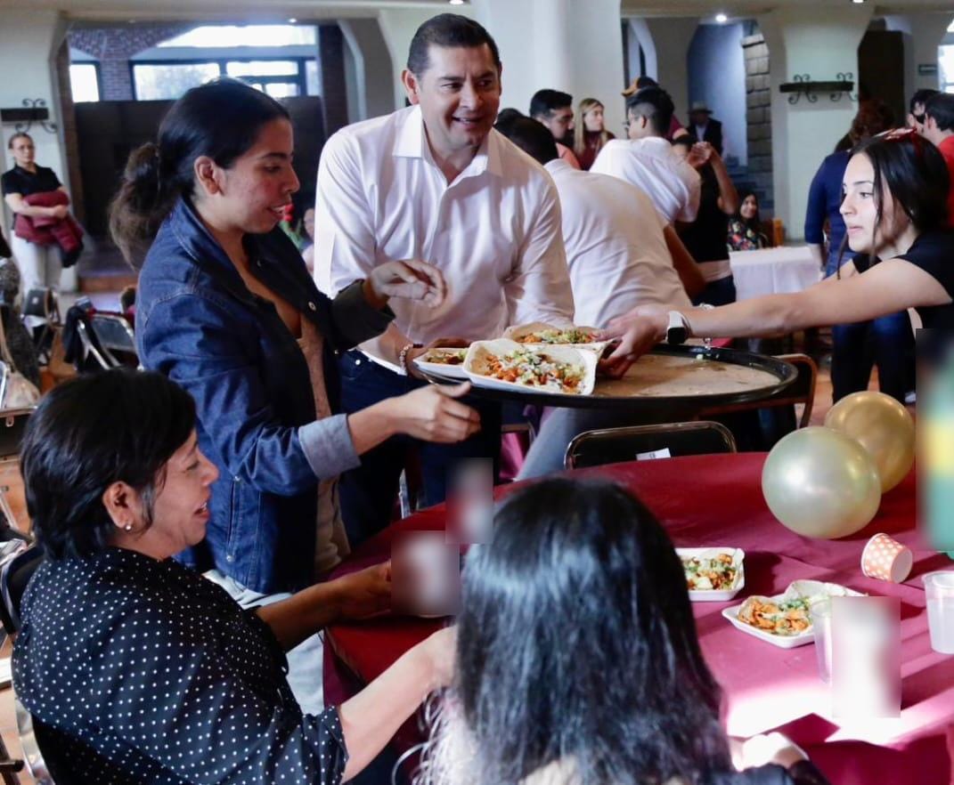 Armenta hizo un llamado al servicio público con jóvenes de Puebla 