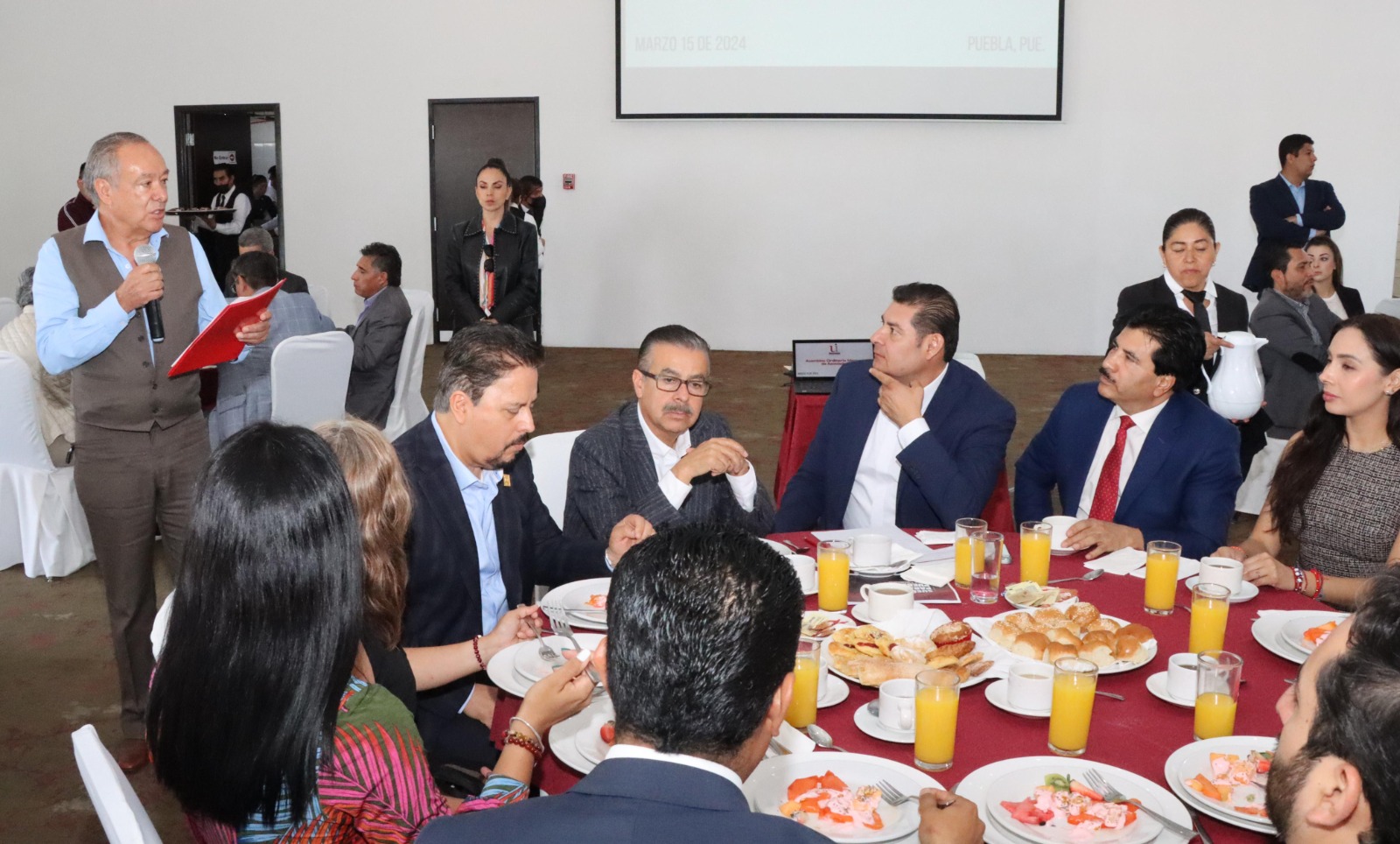 Alejandro Armenta comparte su visión educativa para Puebla
