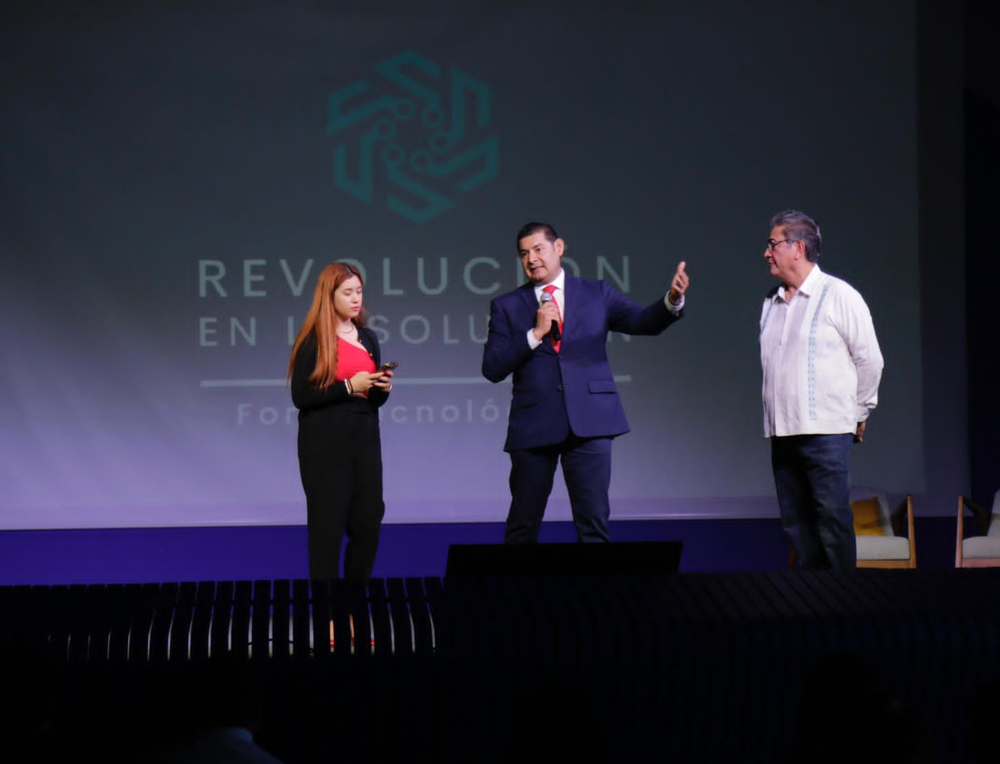 Alejandro Armenta en foro de medio ambiente